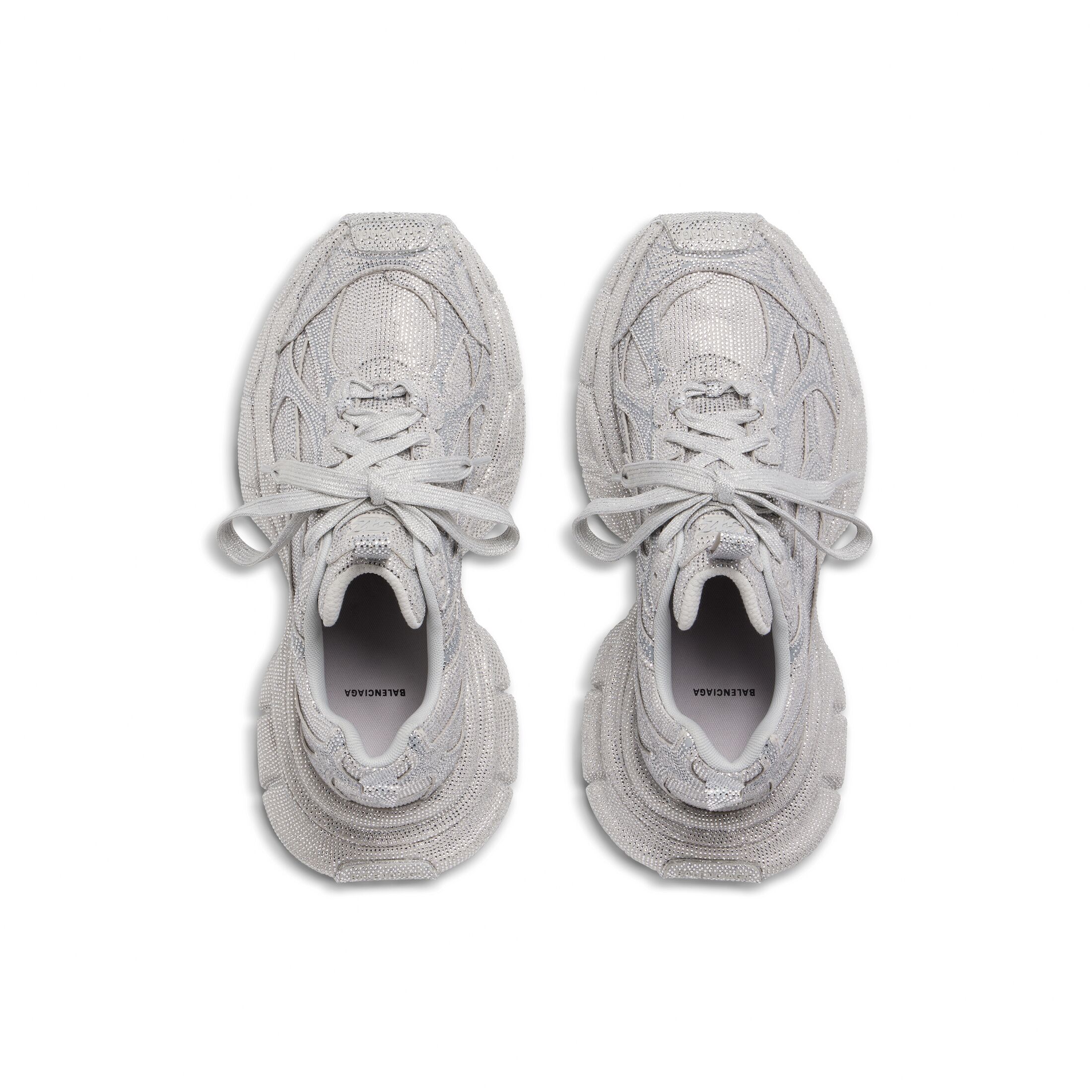 快艾特身邊的土豪！Balenciaga 推出奢華版 3XL 運動鞋，超浮誇水鑽直接鋪滿整雙鞋！