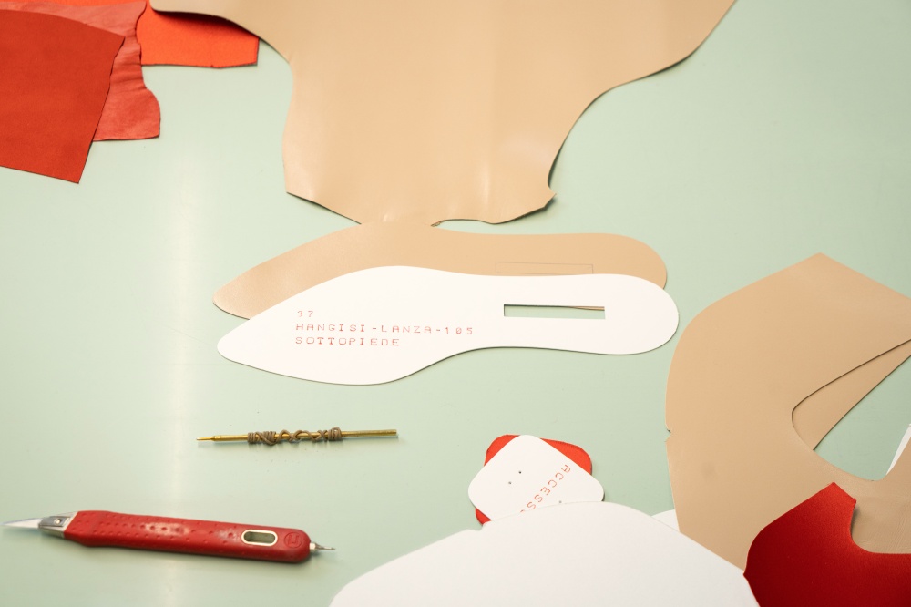 將藝術融入生活！氣質女神曾愷玹搶先體驗 Manolo Blahnik 「The Craft」互動網站！