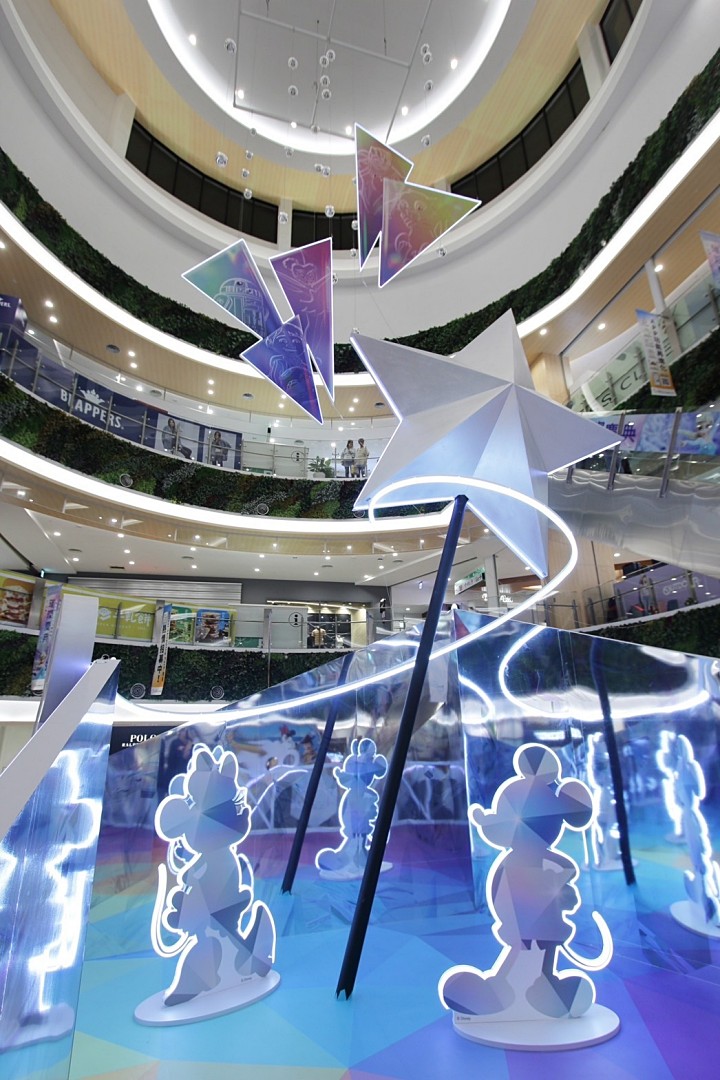 COOL潮遊｜2023全台聖誕樹收集中！絕美銀白聖誕浪漫唯美、全台第一顆 LV 聖誕樹必打卡（持續更新）