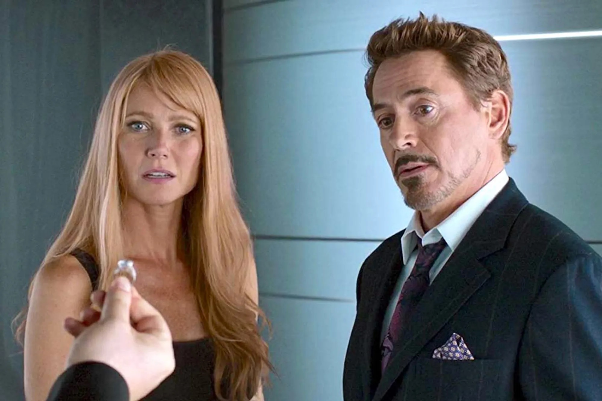 「小辣椒」成驚喜彩蛋！葛妮絲派特洛聖誕廣告重現經典， 25 年前奧斯卡影后造型令人驚豔！