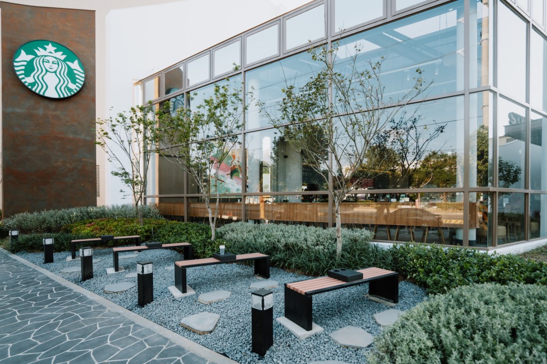 喝咖啡只是順便！星巴克特色門市「沙鹿北勢」新開幕買一送一！限定「黑糖抹茶葛粉那堤、Bearista熊杯架」想收！