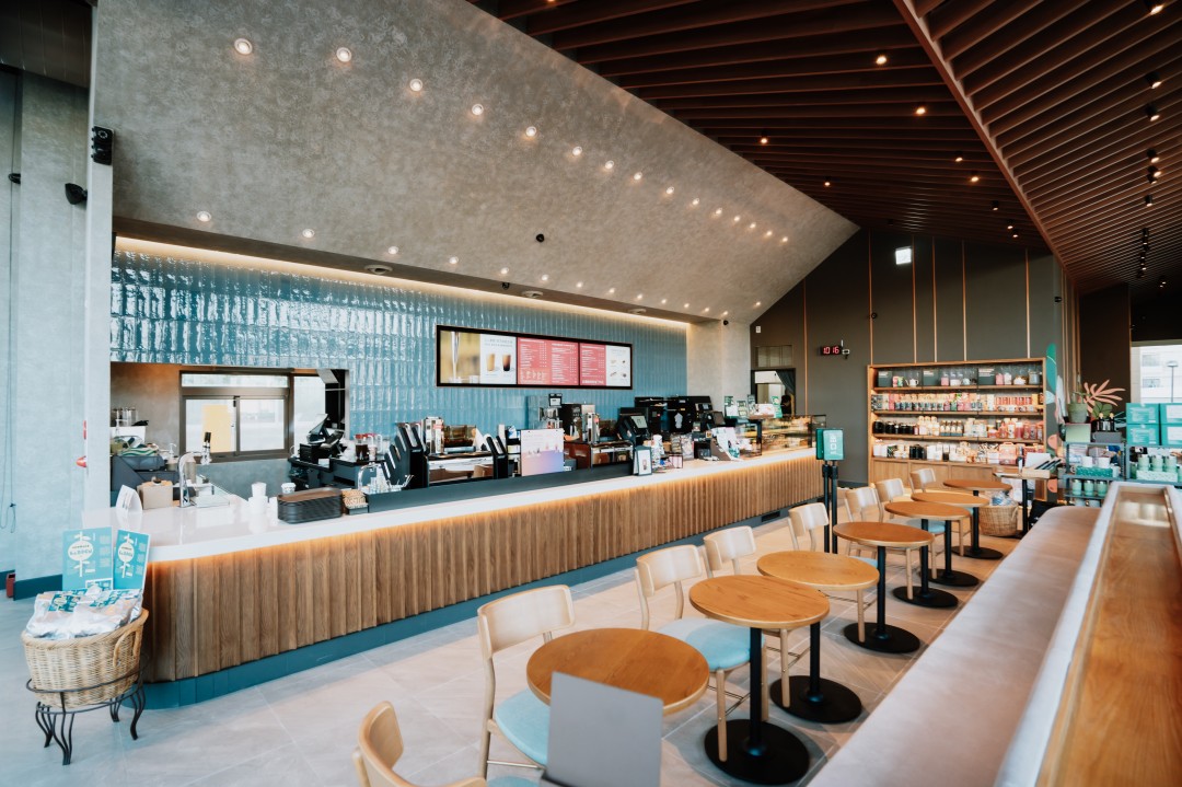 喝咖啡只是順便！星巴克特色門市「沙鹿北勢」新開幕買一送一！限定「黑糖抹茶葛粉那堤、Bearista熊杯架」想收！