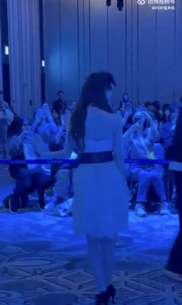 影／《SBS 歌謠大戰》紅毯驚傳插曲！怪男突衝向 aespa 超恐怖過程都被拍下來！網：