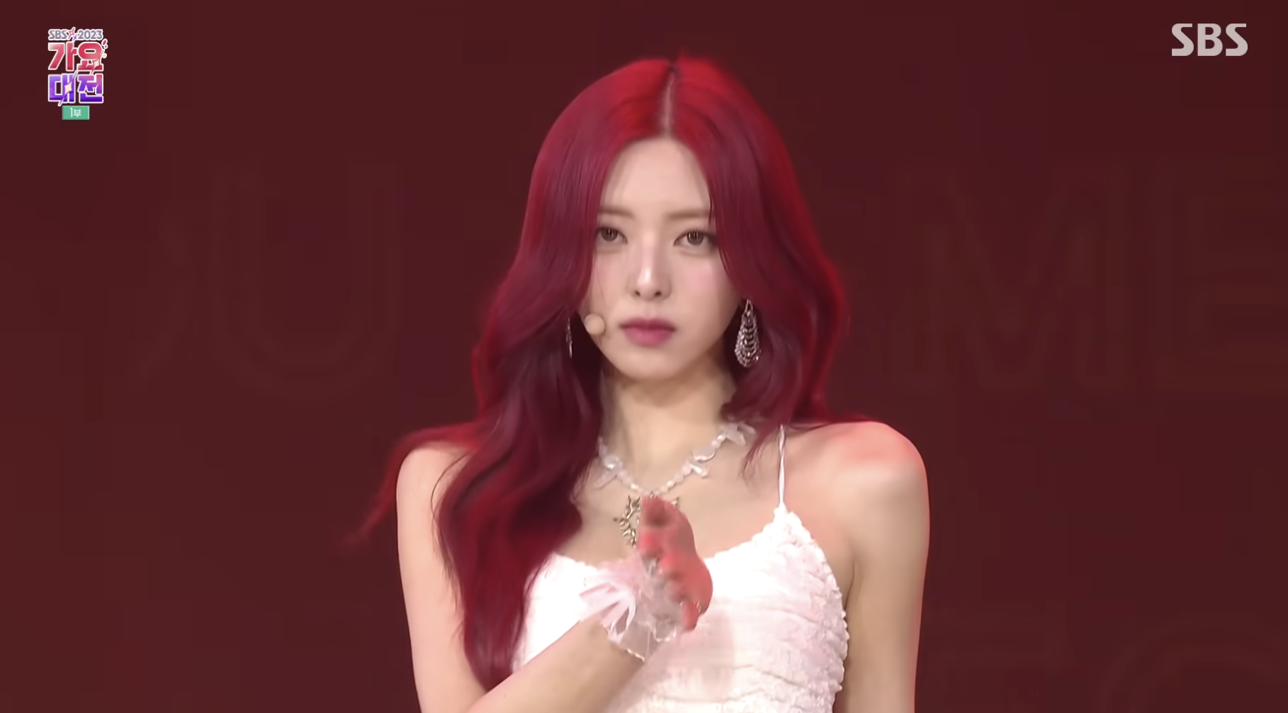 ITZY Yuna《SBS 歌謠大戰》翻唱 Jennie 單曲〈You&Me〉惹議！網：有這種事？