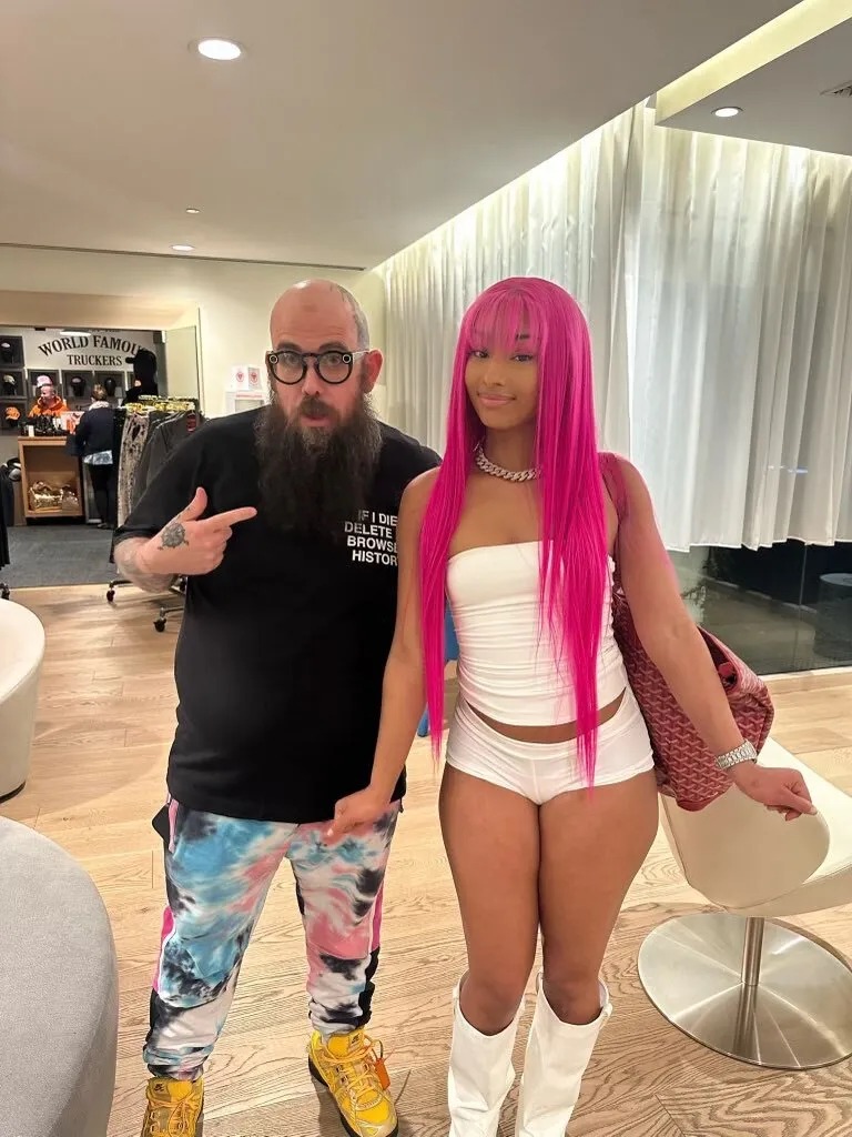 「我只是長得像火山孝子」光頭男出面澄清和 Rubi Rose 「合照原因」不單純！