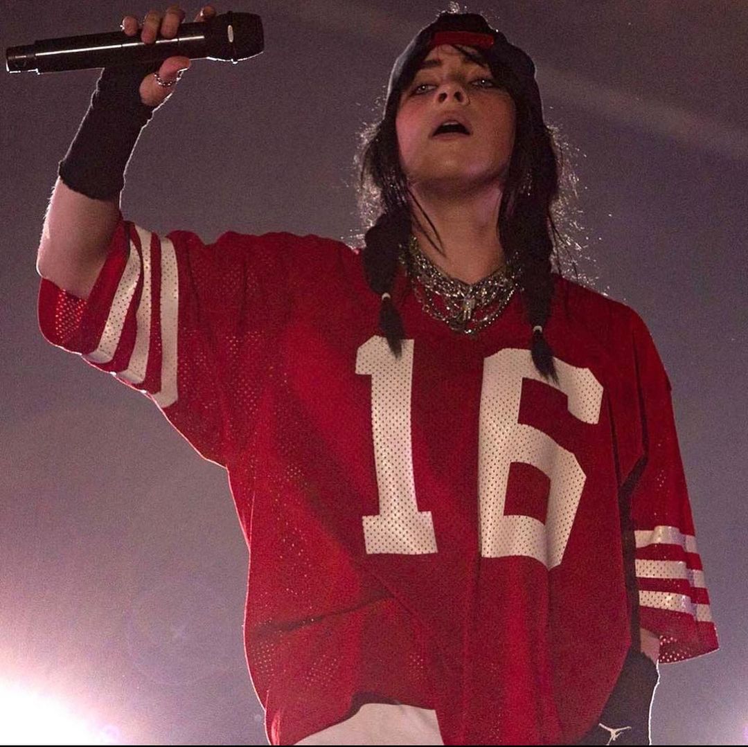 怪奇比莉鬆口出櫃！承認「被女性吸引」驚訝喊：原來大家都不知道嗎