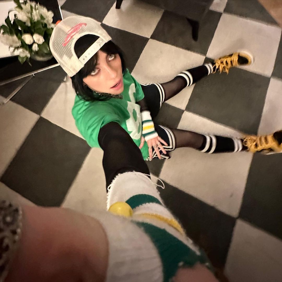 怪奇比莉鬆口出櫃！承認「被女性吸引」驚訝喊：原來大家都不知道嗎