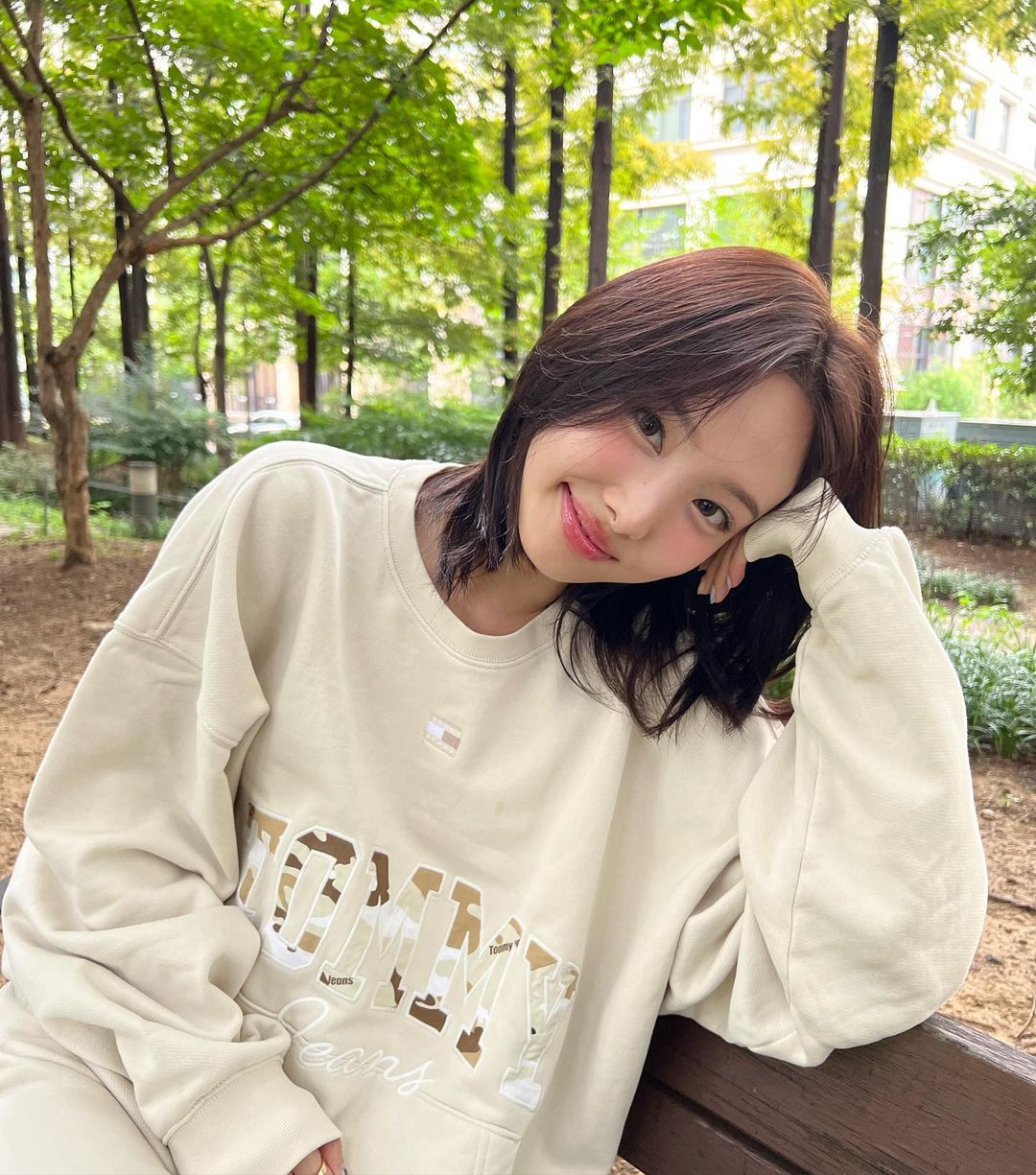 TWICE 娜璉演唱會疑褲子太短！「安全褲全看光」尷尬畫面公開粉絲氣炸