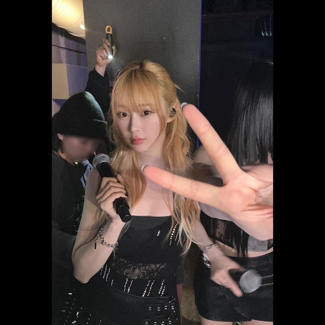 失控男粉持相機衝上台找 aespa！距離 Winter 只差一步秒遭保鑣壓制　驚悚畫面曝光