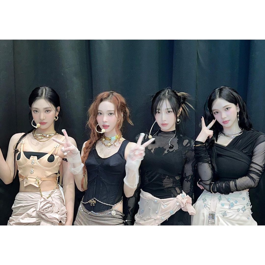 失控男粉持相機衝上台找 aespa！距離 Winter 只差一步秒遭保鑣壓制　驚悚畫面曝光