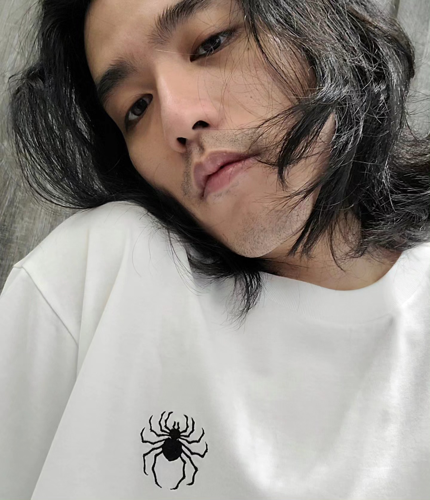 RJ 廉傑克曼打破沉默「我才不只八公分」藏頭詩回嗆。樂團主唱力挺自爆「我最小！」