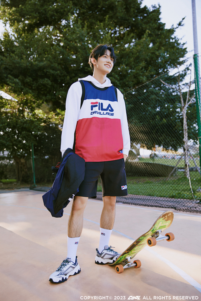 編輯精選三套聖誕穿搭！今昔DA VILLAGE攜手FILA推出聯名系列，寫下對穿搭的新年新渴望！