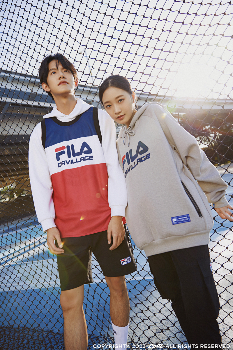 編輯精選三套聖誕穿搭！今昔DA VILLAGE攜手FILA推出聯名系列，寫下對穿搭的新年新渴望！