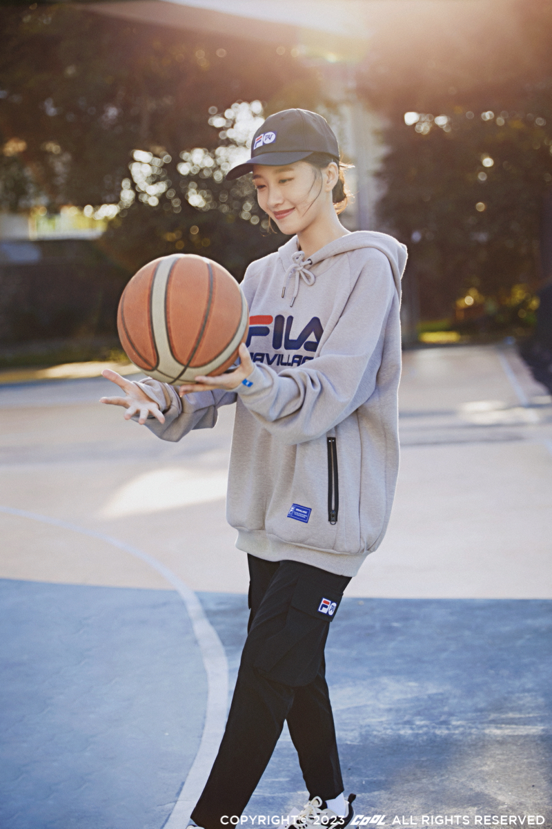 編輯精選三套聖誕穿搭！今昔DA VILLAGE攜手FILA推出聯名系列，寫下對穿搭的新年新渴望！