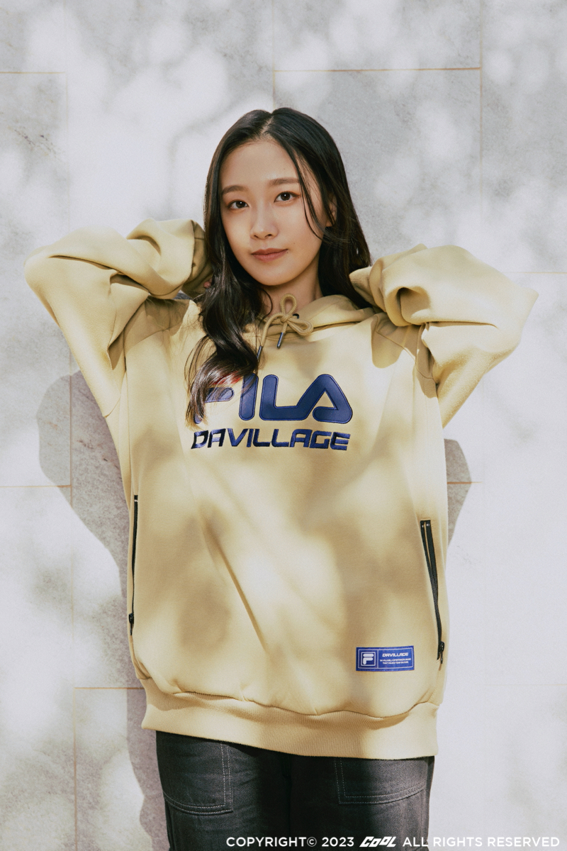 編輯精選三套聖誕穿搭！今昔DA VILLAGE攜手FILA推出聯名系列，寫下對穿搭的新年新渴望！