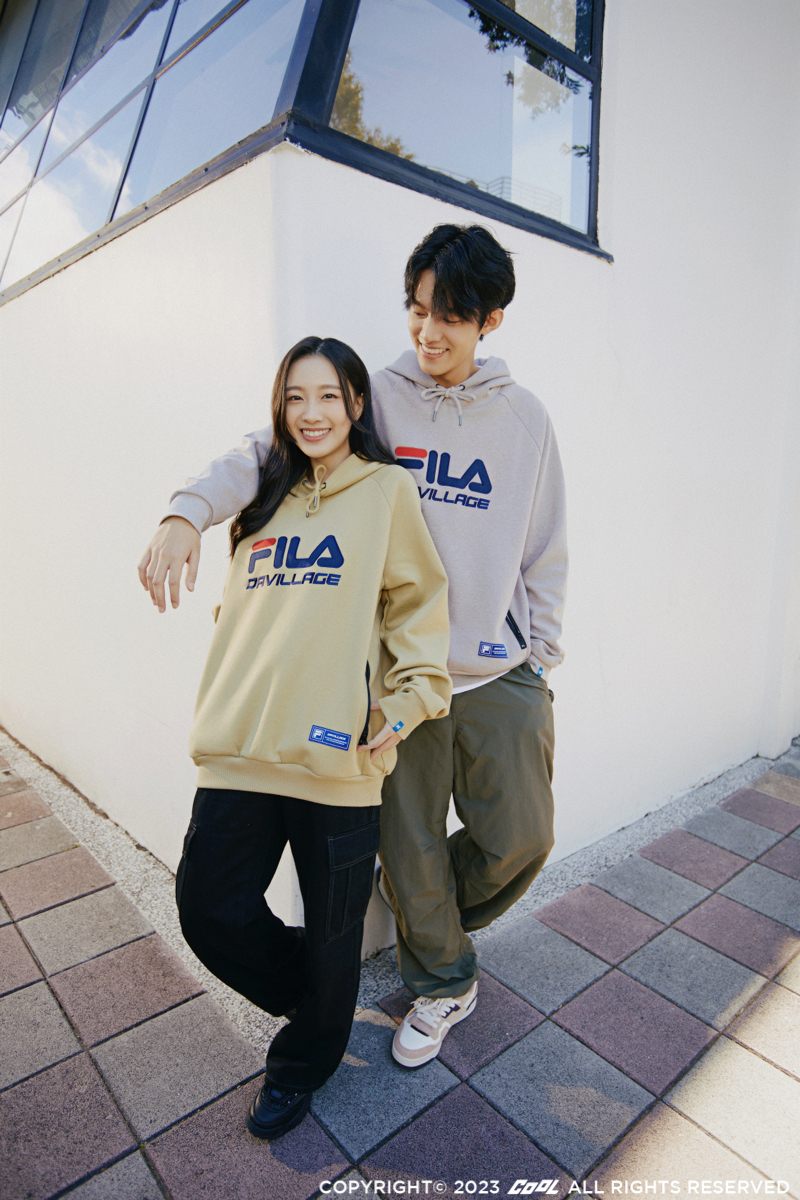 編輯精選三套聖誕穿搭！今昔DA VILLAGE攜手FILA推出聯名系列，寫下對穿搭的新年新渴望！