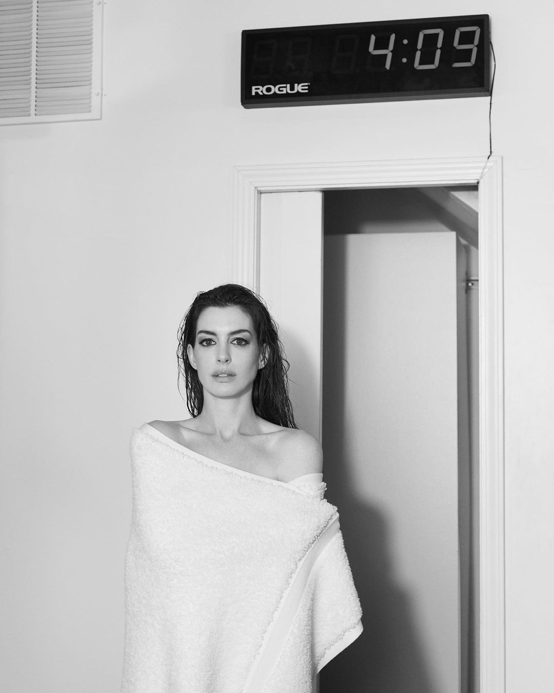 《芭比》原本要找她！安海瑟薇錯失角色仍大器讚揚：「瑪格羅比是最棒的版本！」