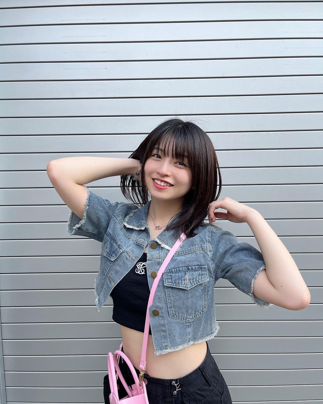 簡直加大辣！17 歲女團偶像佐佐木穗香現役高中生，泳裝造型驚為天人！