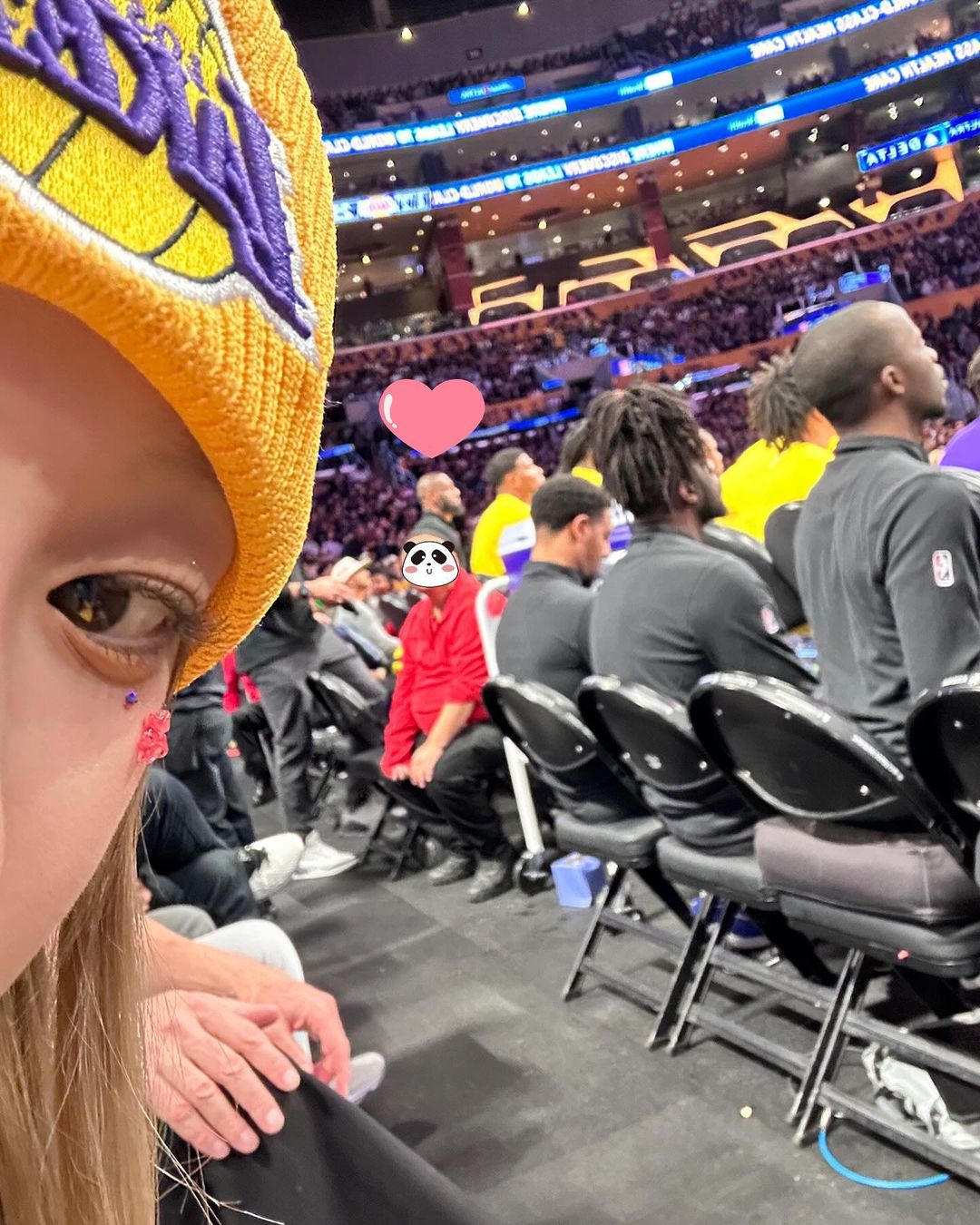 (G)I-DLE 雨琦造訪湖人主場！自曝是十年「詹皇粉」，向 LeBron 告白喊話：謝謝你啟發我的人生！