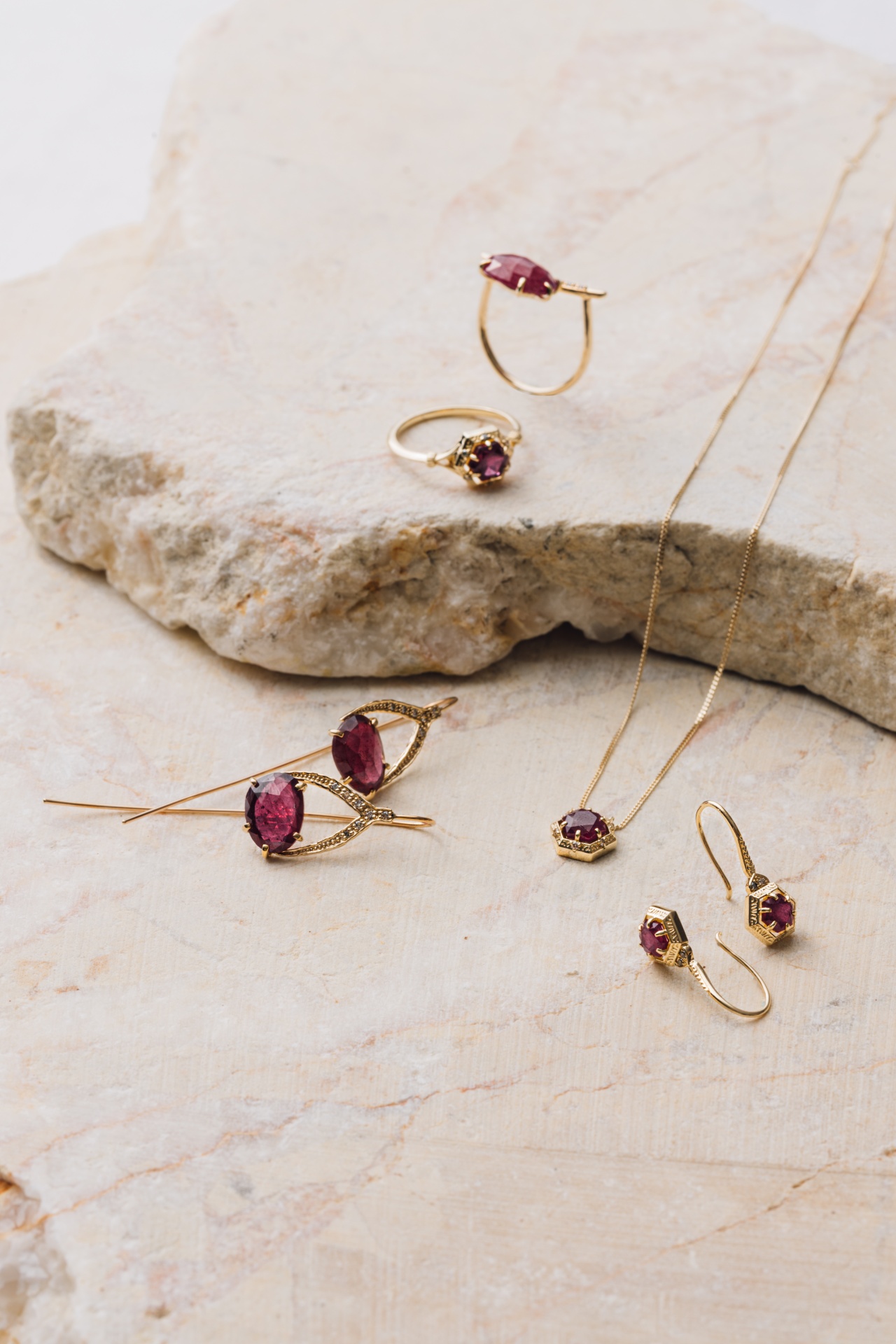 你要的女神同款在這！agete 忠孝旗艦店盛大開幕，隋棠親身演繹獨家限定商品！