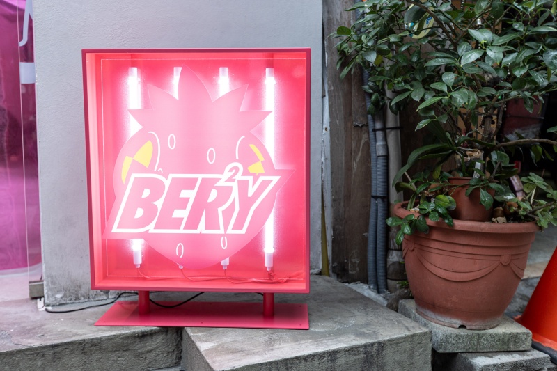 草莓也能很潮？本質系藝術家黃傑 Jay Huang 《Emotionally Affordable》特展正式開催