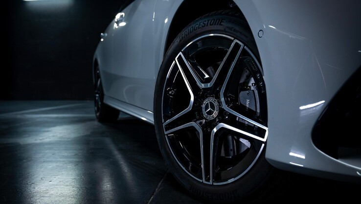 買車送 PS5 主機！賓士 Mercedes-Benz x Sony PlayStation 5 聯名 A-Class 車款公開