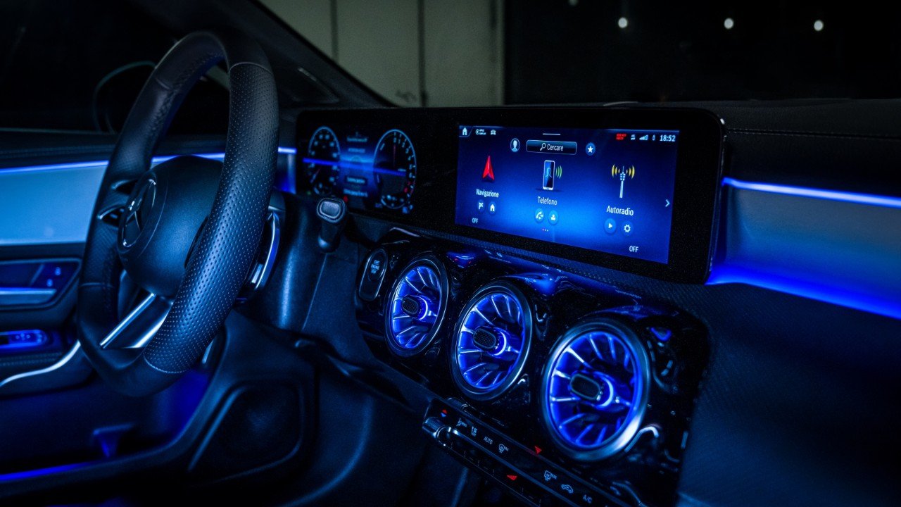 買車送 PS5 主機！賓士 Mercedes-Benz x Sony PlayStation 5 聯名 A-Class 車款公開