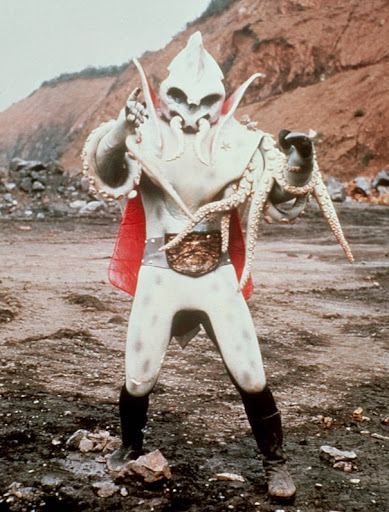 這怪人感覺很好吃？DomDom Burger x《假面騎士》合作推出「魷魚惡魔漢堡」