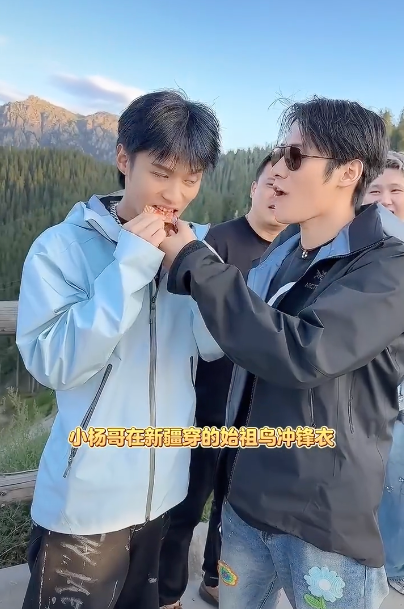 粉絲不滿！中國「直播一哥」大楊哥穿 TNF 出海釣魚，引網友留言：騙我買西域駱駝，自己穿北面！