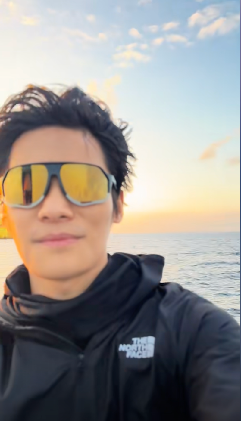 粉絲不滿！中國「直播一哥」大楊哥穿 TNF 出海釣魚，引網友留言：騙我買西域駱駝，自己穿北面！