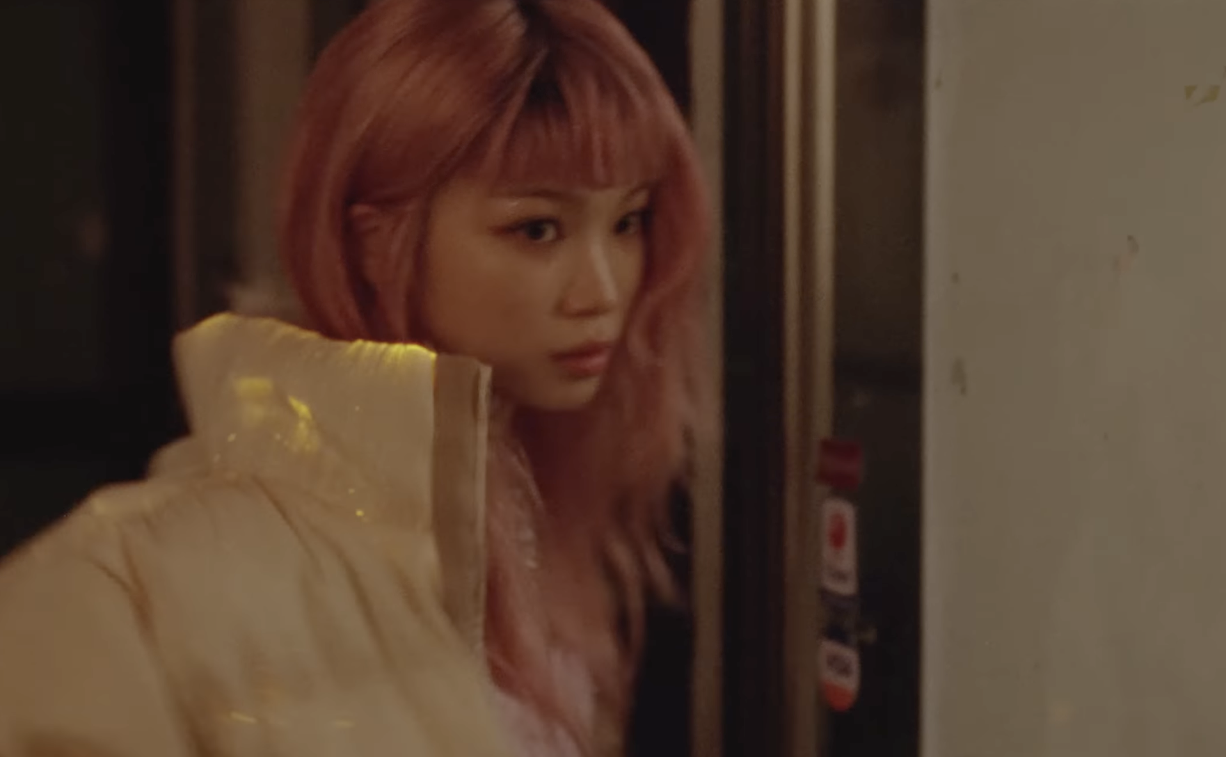 內衣外穿？LE SSERAFIM 回歸預告影片太辣惹議！網友：這是可以免費看的嗎？