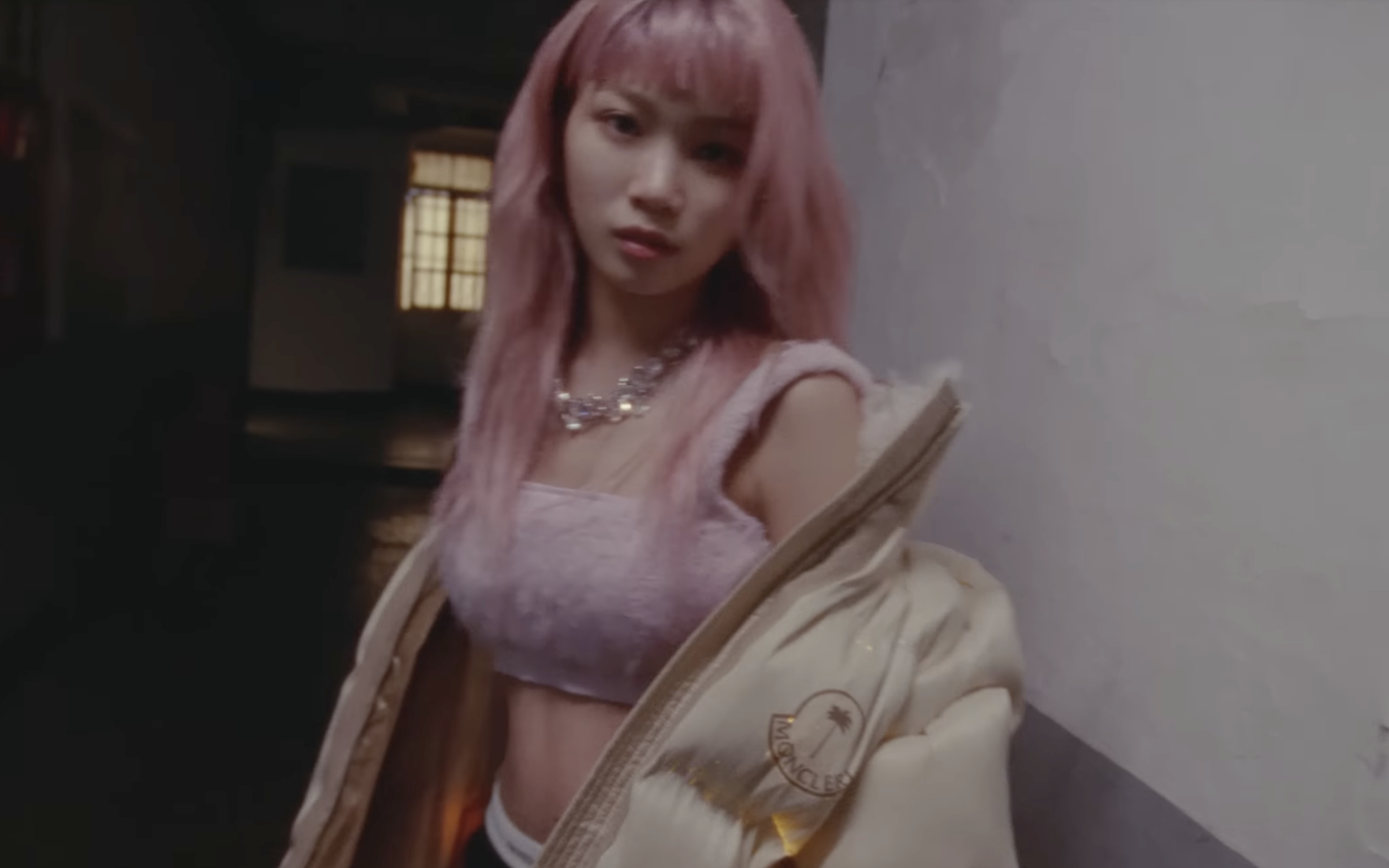 內衣外穿？LE SSERAFIM 回歸預告影片太辣惹議！網友：這是可以免費看的嗎？