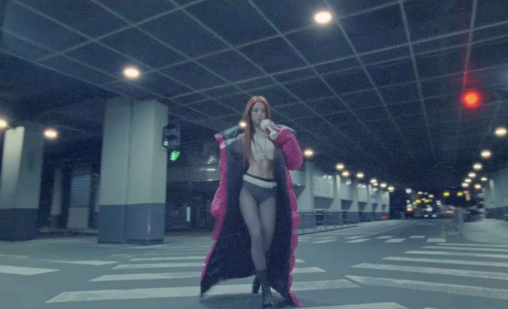 內衣外穿？LE SSERAFIM 回歸預告影片太辣惹議！網友：這是可以免費看的嗎？