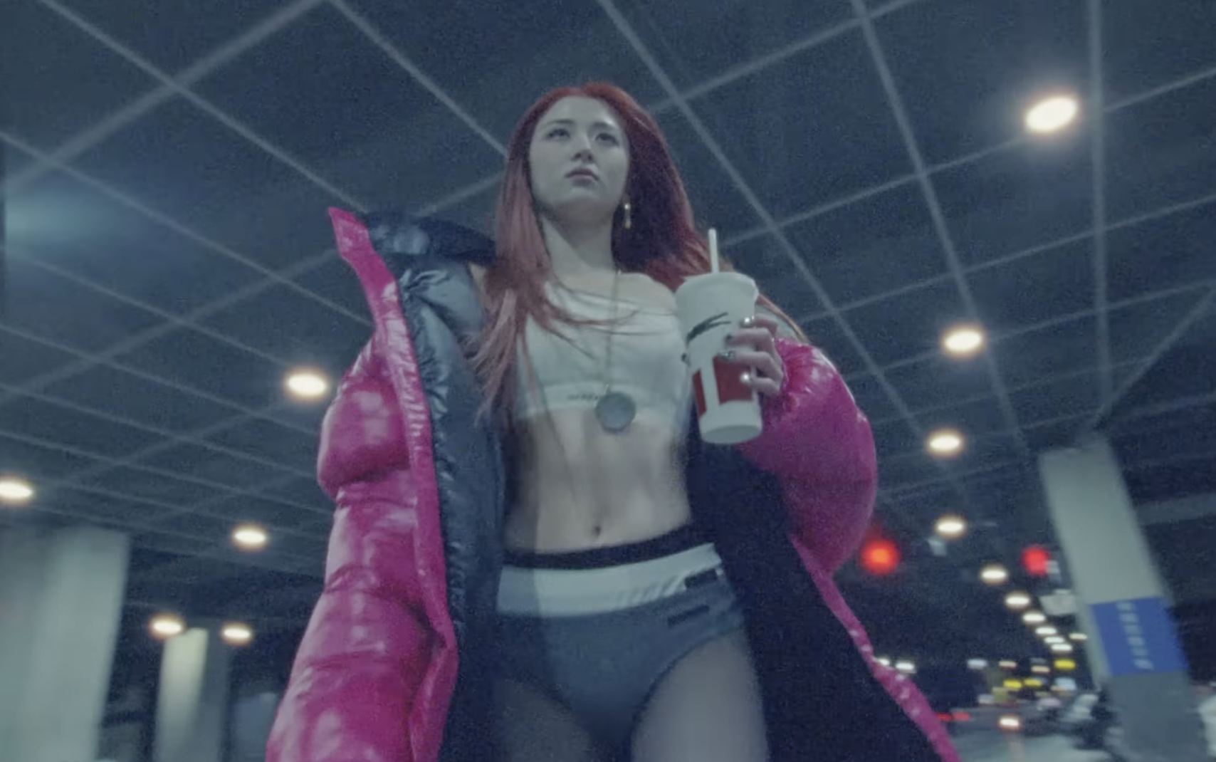 內衣外穿？LE SSERAFIM 回歸預告影片太辣惹議！網友：這是可以免費看的嗎？