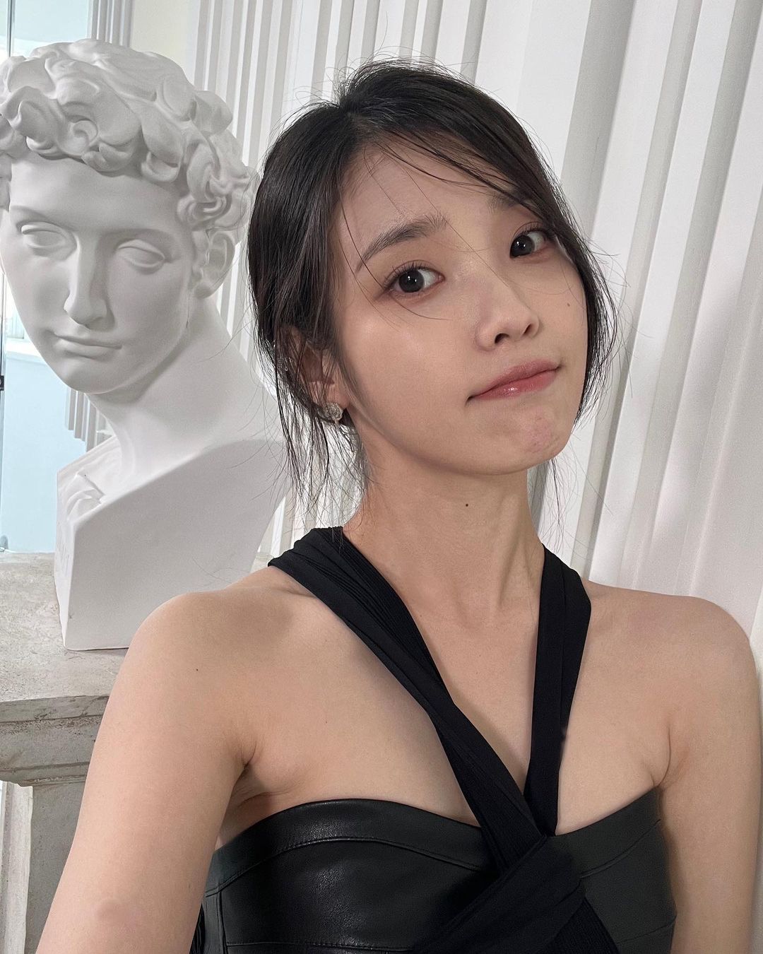 從藝名到舉動都寵粉無極限！盤點國民妹妹 IU 李知恩「五個小故事」！