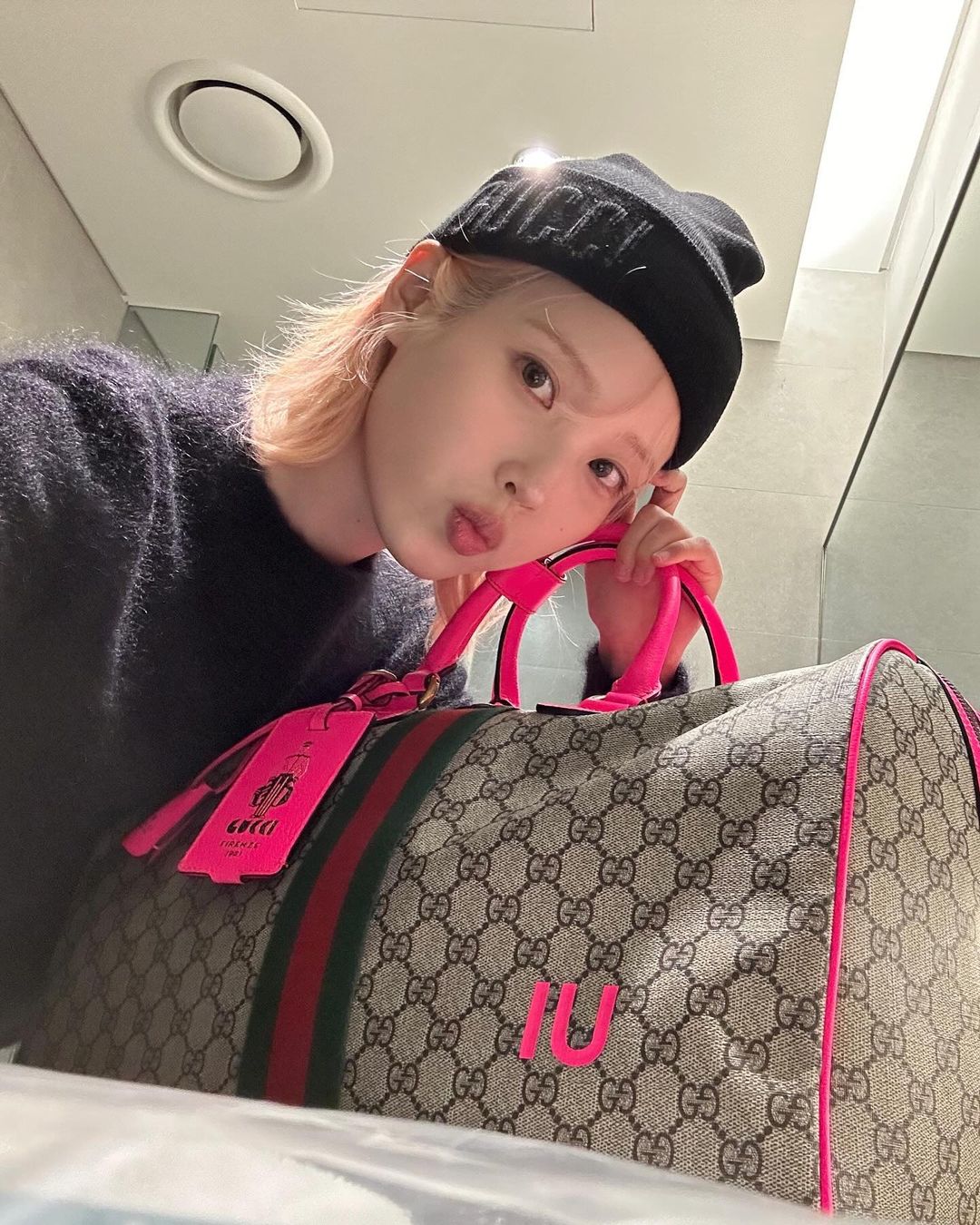 IU 新髮型曝光！粉金色短髮仙氣爆棚。親口認證變髮原因「即將要來的那件事」新專輯快來了？