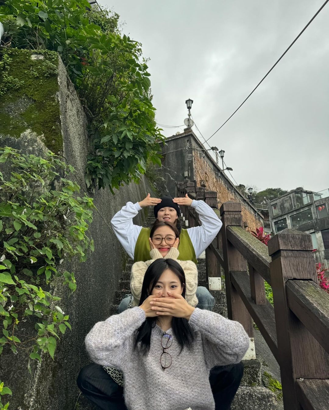 周子瑜當導遊！帶 TWICE 定延、志效遊台灣 VLOG 登官方 IG！粉絲驚喜：感動到哭！