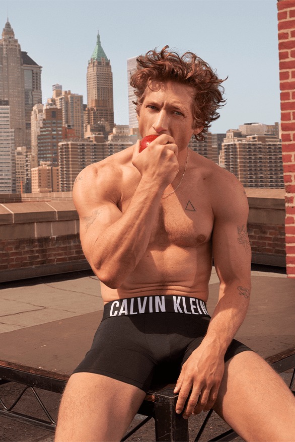 最性感的主廚來了！《大熊餐廳》男星 Jeremy Allen White 代言 CK 內褲，完美胸肌、人魚線太誘人！