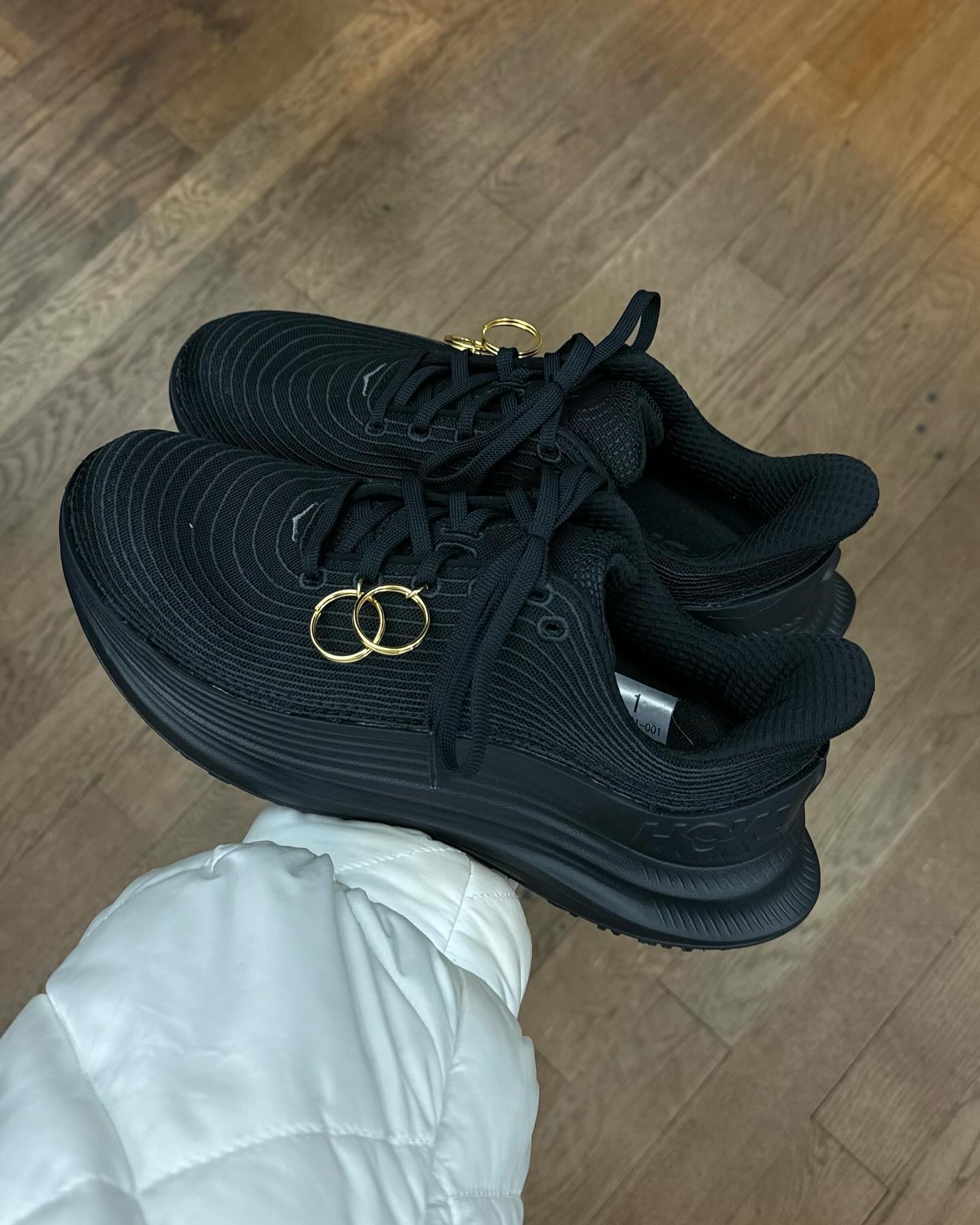 黑魂注入！BLACK COMME des GARÇONS x HOKA ONE ONE 聯名新作曝光