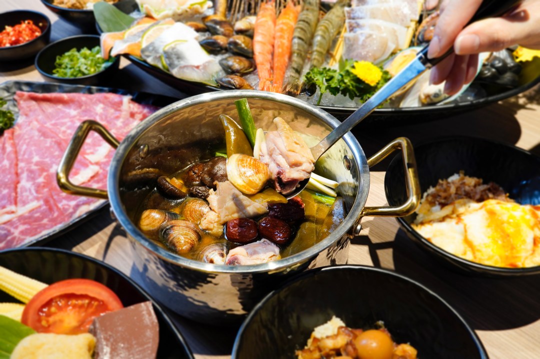 限時買一送一！馬辣新品牌「肉之間」插旗西門町！大份量肉盤海鮮＋哈根達斯吃到飽