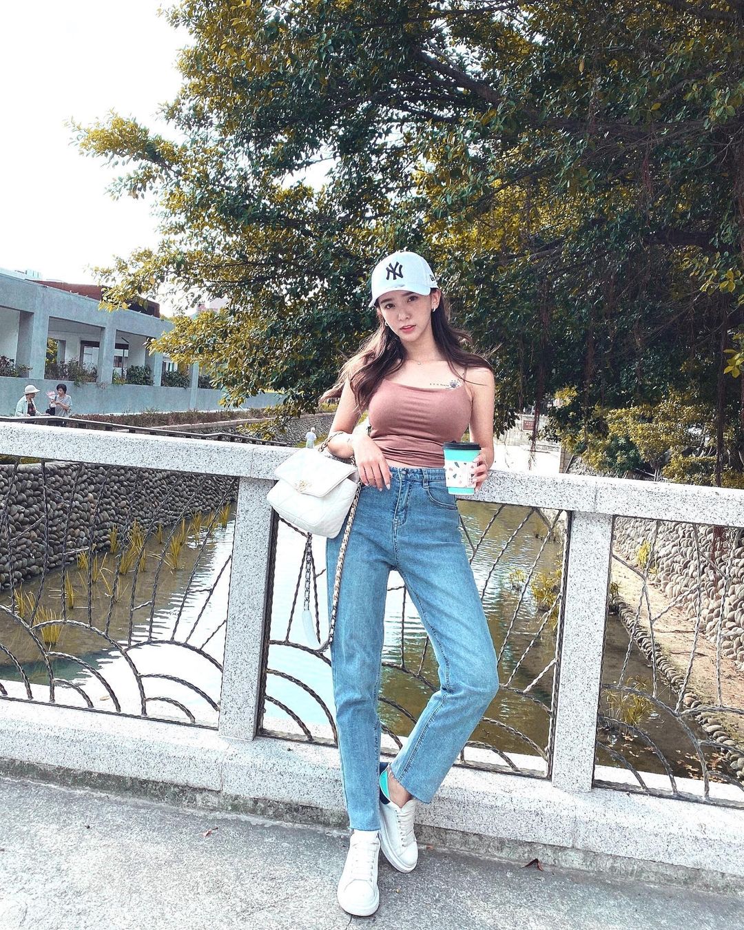 包君滿意｜CHANEL、Balenciaga 都在內！盤點樂天女孩 Kimi IG 出鏡率最高包款 Top 5！網友：真香⋯⋯