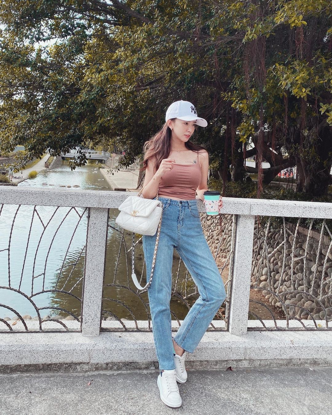 包君滿意｜CHANEL、Balenciaga 都在內！盤點樂天女孩 Kimi IG 出鏡率最高包款 Top 5！網友：真香⋯⋯