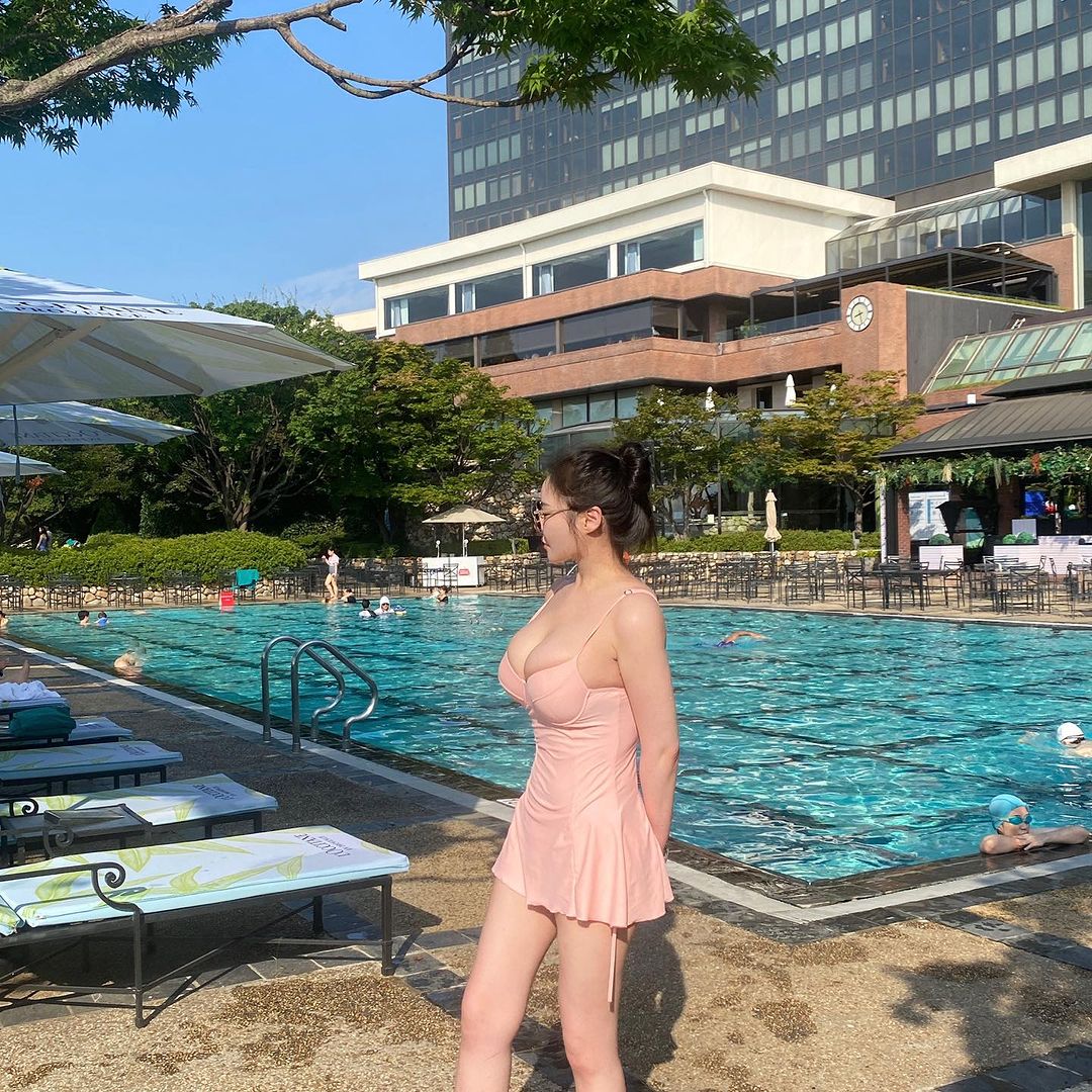 不過是吃泡菜，竟然浪費我半小時！ 韓國爆乳模特兒即將來台與大家見面！