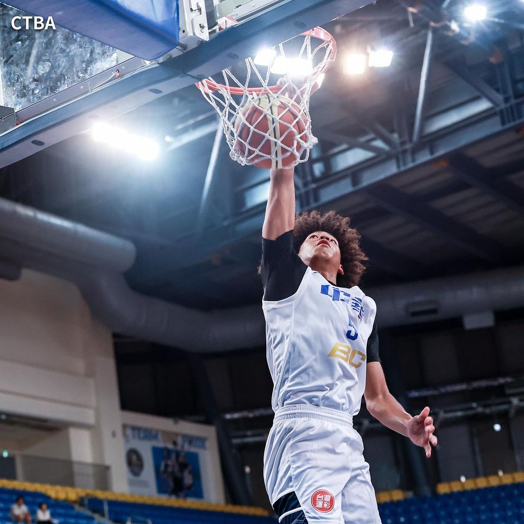 頂級 NBA 球星全打過！台美混血球星「賀博」入圍 2024 美國麥當勞全明星賽，網讚：果然是台籃希望！