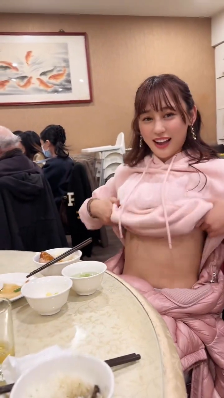 日本寫真女星 macca 分享在台灣餐廳露出的片段，引發激烈討論。（圖：X）