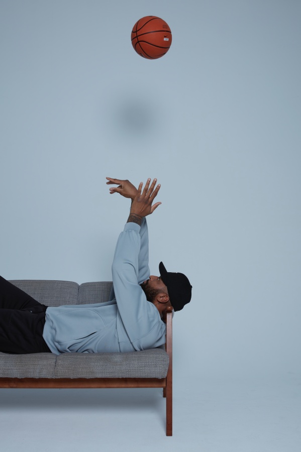 讓 NBA 球星表弟也說讚！ DeMarcus Cousins 親自演繹  VERVE UAC 城市冒險者系列讚：舒服又帥！