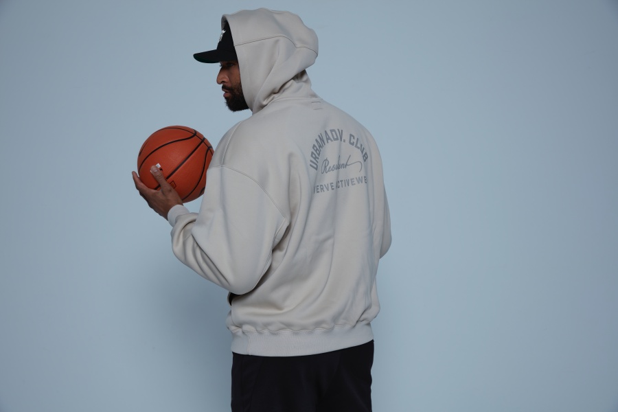 讓 NBA 球星表弟也說讚！ DeMarcus Cousins 親自演繹  VERVE UAC 城市冒險者系列讚：舒服又帥！