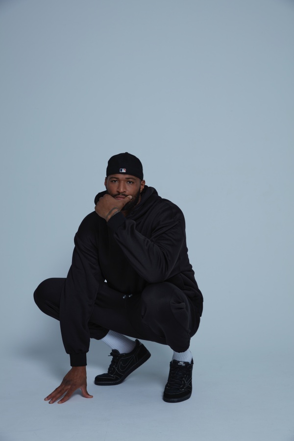 讓 NBA 球星表弟也說讚！ DeMarcus Cousins 親自演繹  VERVE UAC 城市冒險者系列讚：舒服又帥！