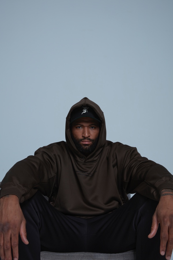 讓 NBA 球星表弟也說讚！ DeMarcus Cousins 親自演繹  VERVE UAC 城市冒險者系列讚：舒服又帥！