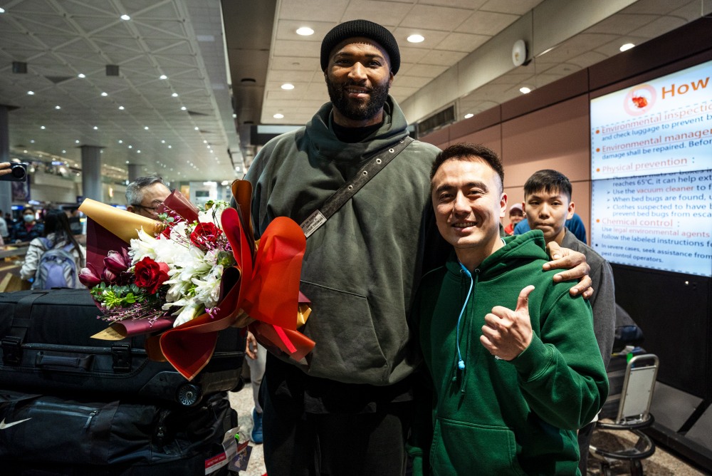 首秀就在本週末！「表弟」DeMarcus Cousins 正式抵台，多名粉絲熱情接機！